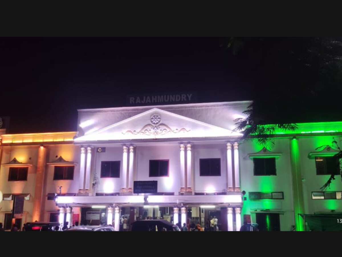 राजमुंदरी रेलवे स्टेशन, आंध्र प्रदेश