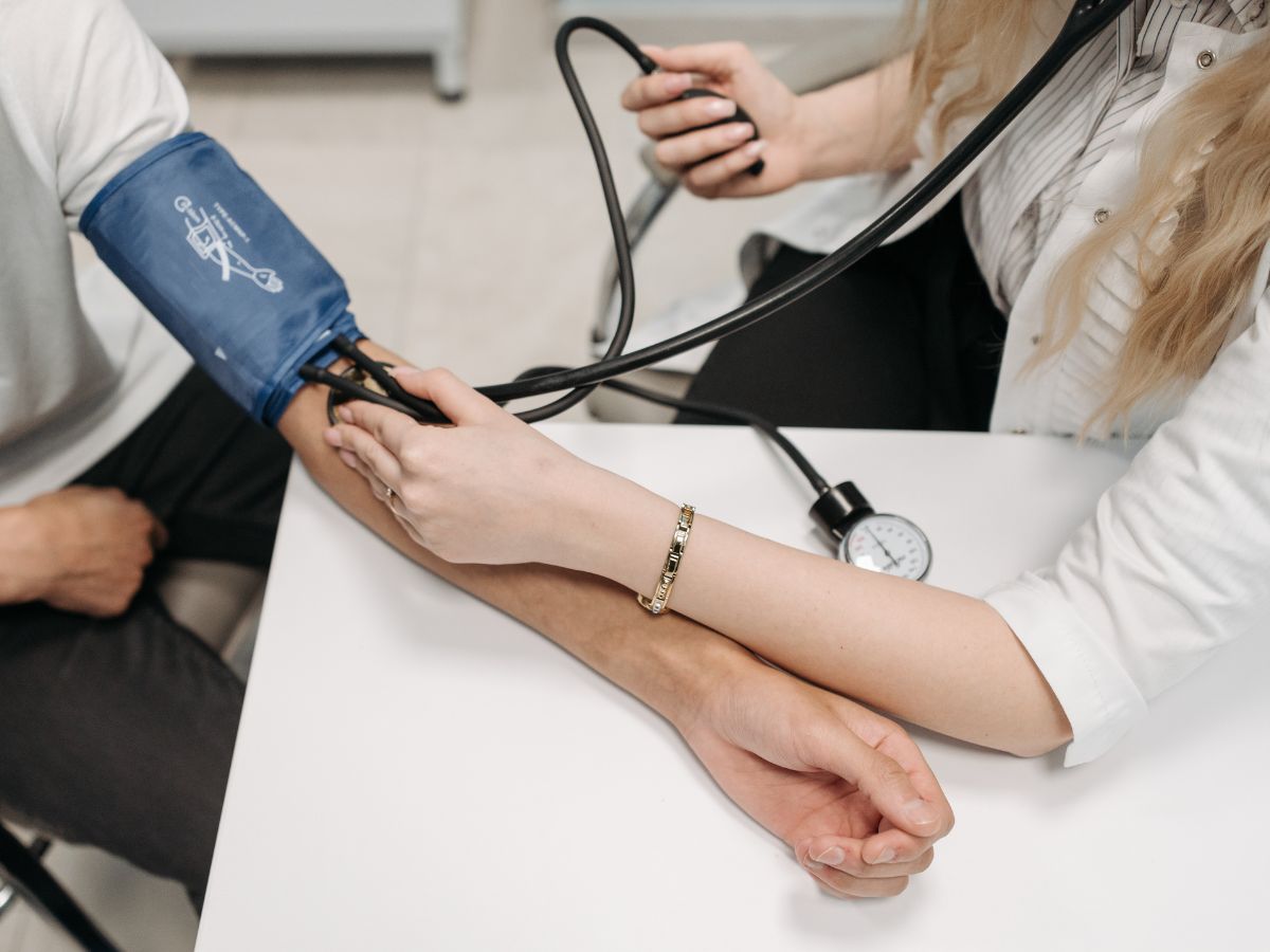 World Hypertension Day 2025: क्यों साइलेंट किलर कहलाता है हाई बीपी! इसे कैसे कर सकते हैं कंट्रोल?