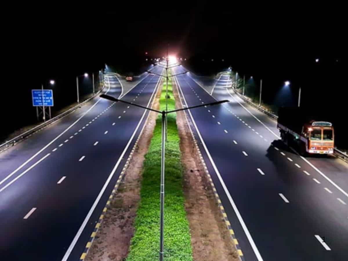 ₹50 वाले इस Infra Stock में जबरदस्त तेजी, नतीजों के बाद क्या करें निवेशक? टारगेट समेत पूरी डीटेल
