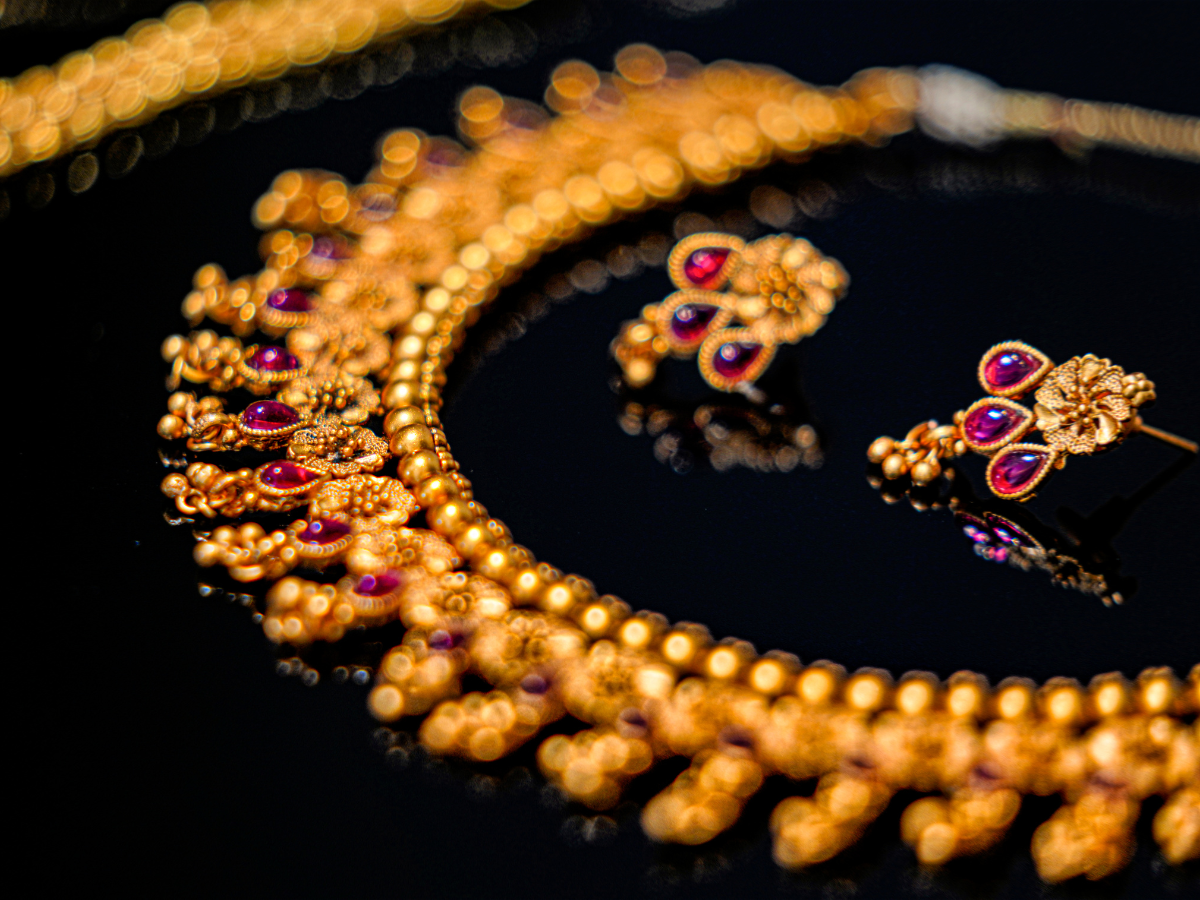 Gold Rate Today: सोने के साथ बढ़ी चांदी की चमक, अब 10 ग्राम गोल्ड के लिए खर्च करने होंगे इतने रुपए