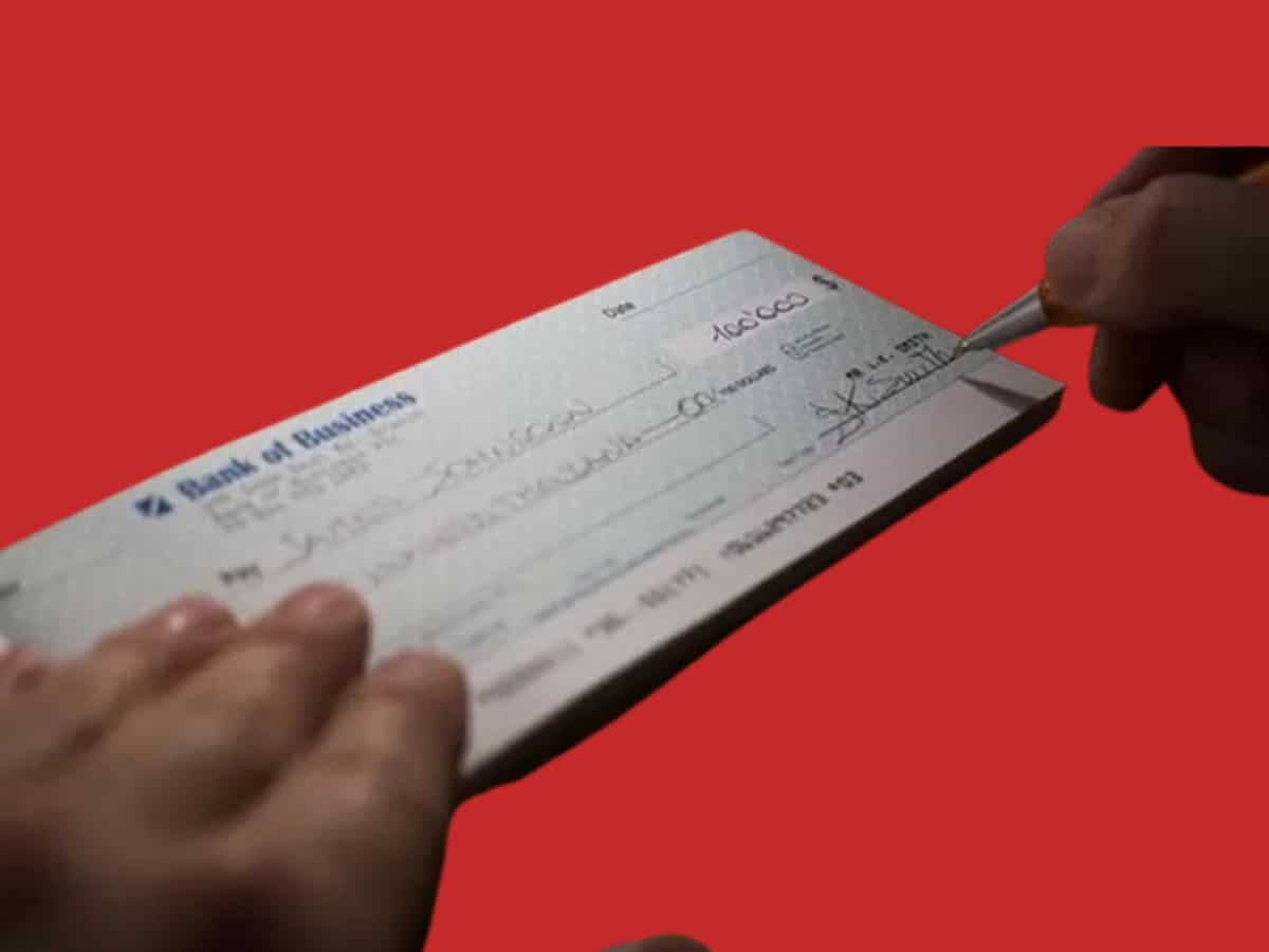 8-ट्रैवलर चेक