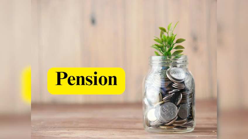 पेंशन बढ़ाने की तैयारी में है दिल्ली सरकार! 6.5 लाख बुजुर्गों और दिव्यांगजनों को होगा सीधा फायदा