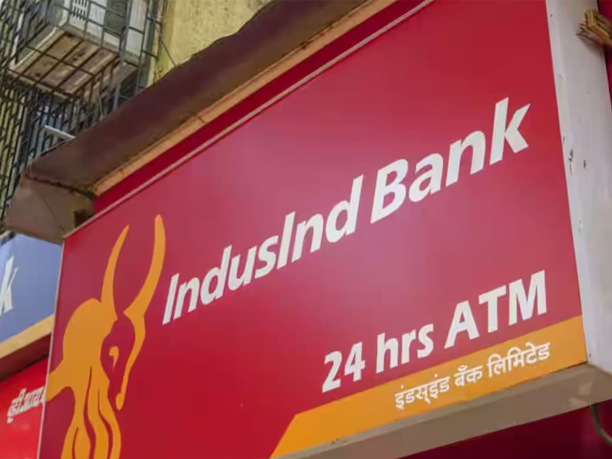 Insider Trading पर सेबी का एक्शन, IndusInd Bank के पूर्व CEO-डिप्टी CEO समेत 5 के खाते फ्रीज, ट्रेडिंग पर रोक!