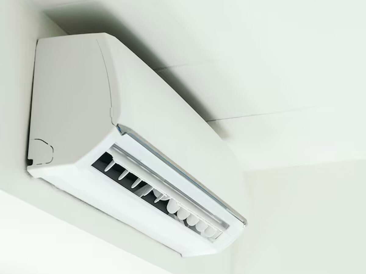 पूरा इंडिया अब बचाएगा AC सर्विसिंग का खर्च, इन ट्रिक्स से घर पर खुद कर सकते हैं सर्विस