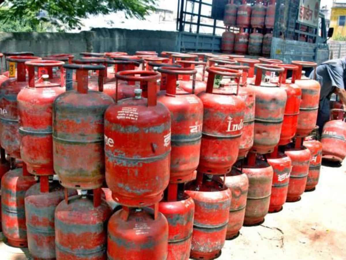 LPG Price Today India: 1 जून की सुबह-सुबह मिली बड़ी खुशखबरी, सस्‍ता हो गया कमर्शियल LPG सिलेंडर, चेक करें नए रेट