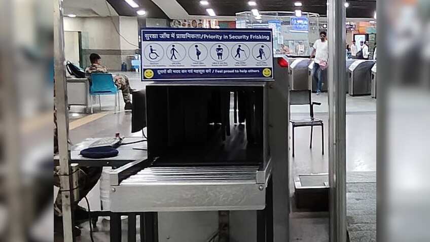 दिल्ली मेट्रो में गर्भवती महिलाओं समेत इन लोगों को मिलेगी लाइन से मुक्ति, सिक्युरिटी चेक में सबसे पहले एंट्री