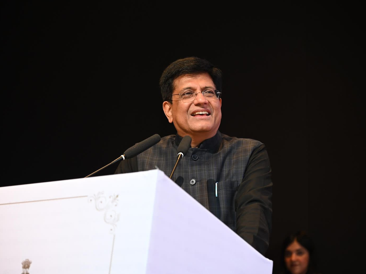 पीयूष गोयल पेरिस में टॉप कंपनियों के CEO से मिले, भारत के EV और रिन्यूएबल एनर्जी सेक्टर में निवेश को लेकर की बातचीत