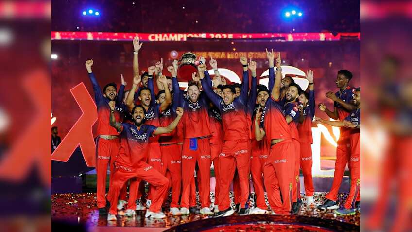 IPL 2025: किसे मिली ऑरेंज तो किसे मिली पर्पल कैप,जानें किस खिलाड़ी के नाम रहा कौन सा अवॉर्ड? पूरी लिस्ट यहां देखिए