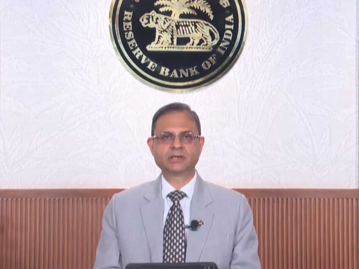 RBI गवर्नर के एक ऐलान से Bank Nifty ने टच किया रिकॉर्ड हाई, CRR में 1% कटौती से आखिर क्यों खुश हैं Banks