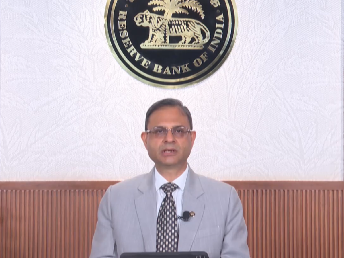 RBI गवर्नर के एक ऐलान से Bank Nifty ने टच किया रिकॉर्ड हाई, CRR में 1% कटौती से आखिर क्यों खुश हैं Banks