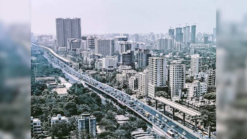 मुंबई की 96 बिल्डिंग में 2400 परिवारों पर मंडराया खतरा! घर खाली करने वालों को सरकार देगी ₹20,000 महीना