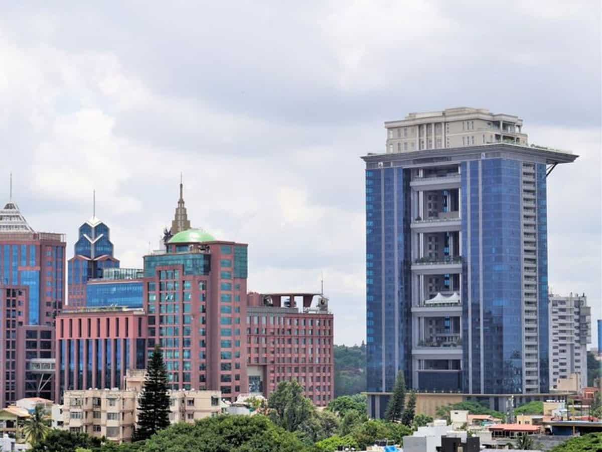 40 हजार वर्ग फुट में फैला घर