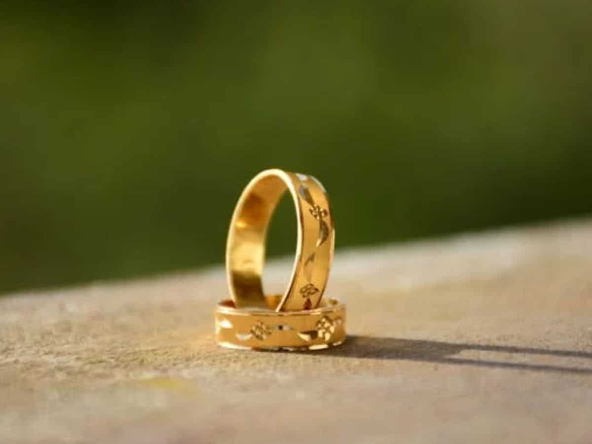 Gold Price Today: सोना हुआ महंगा, करीब 500 रुपये बढ़े रेट्स, चांदी का भाव ₹1.07 लाख किलो पहुंचा