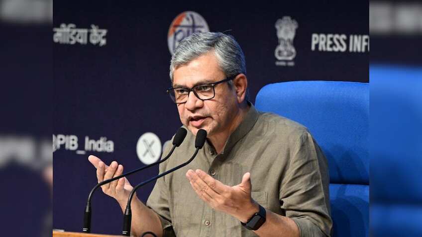 BSF जवानों को पुरानी ट्रेन देना पड़ा भारी! रेल मंत्री ने 4 अधिकारियों को किया सस्पेंड, अब चलेगी खास ट्रेन