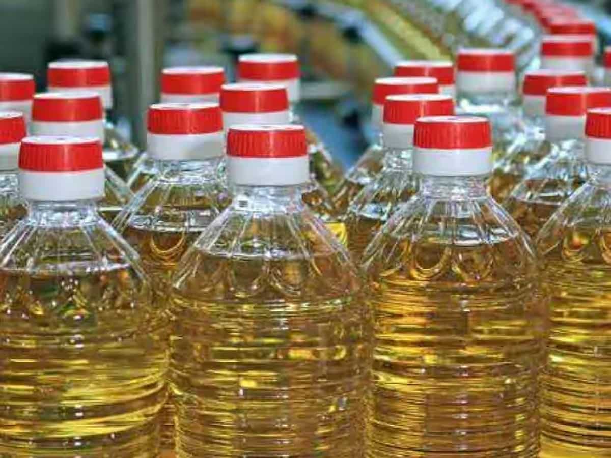 सस्ता होगा खाने का तेल, सरकार ने उठाया बड़ा कदम, बेसिक कस्टम ड्यूटी 20% से घटाकर की 10%, महंगाई से मिलेगी राहत