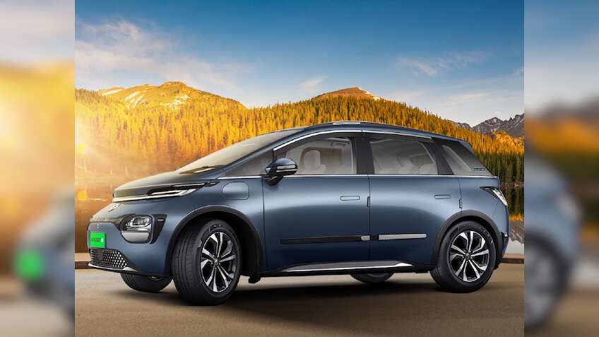 इस EV कार ने छुड़ाए दूसरी गाड़ियों के पसीने! लॉन्च के 8 महीने में ही बिक गई 27000 यूनिट्स, ऐसा क्या पसंद कर रहे लोग?
