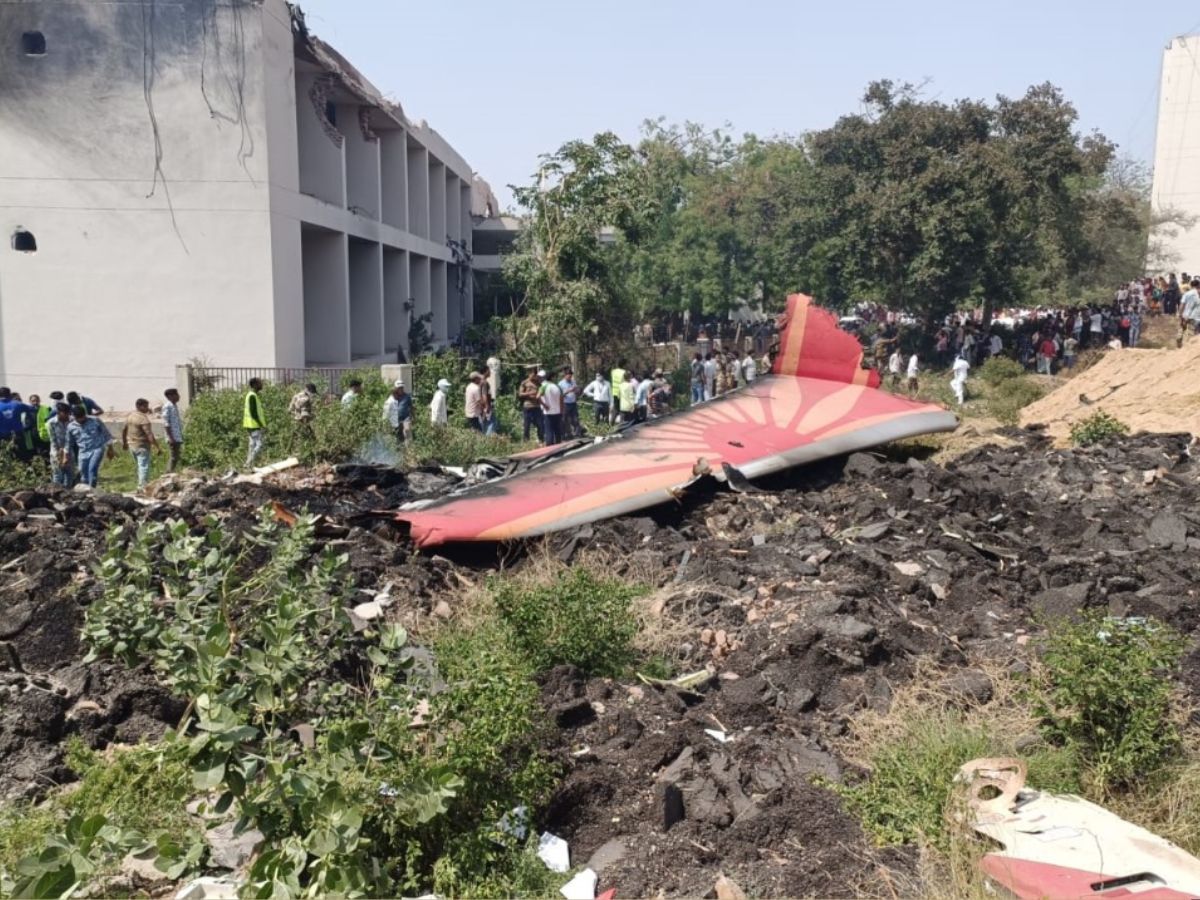 Air India Plane Crash: कौन हैं कैप्टन सुमित सभरवाल जो उड़ा रहे थे Air India का Boeing 787