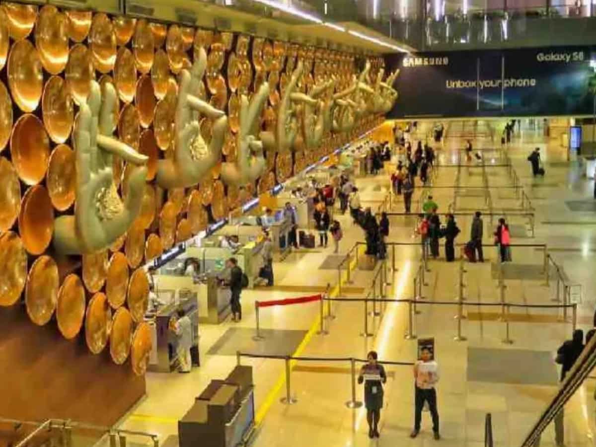 इजरायल के Iran पर कई कई हमले; दिल्ली एयरपोर्ट समेत एयरलाइन ने जारी की एडवाइजरी