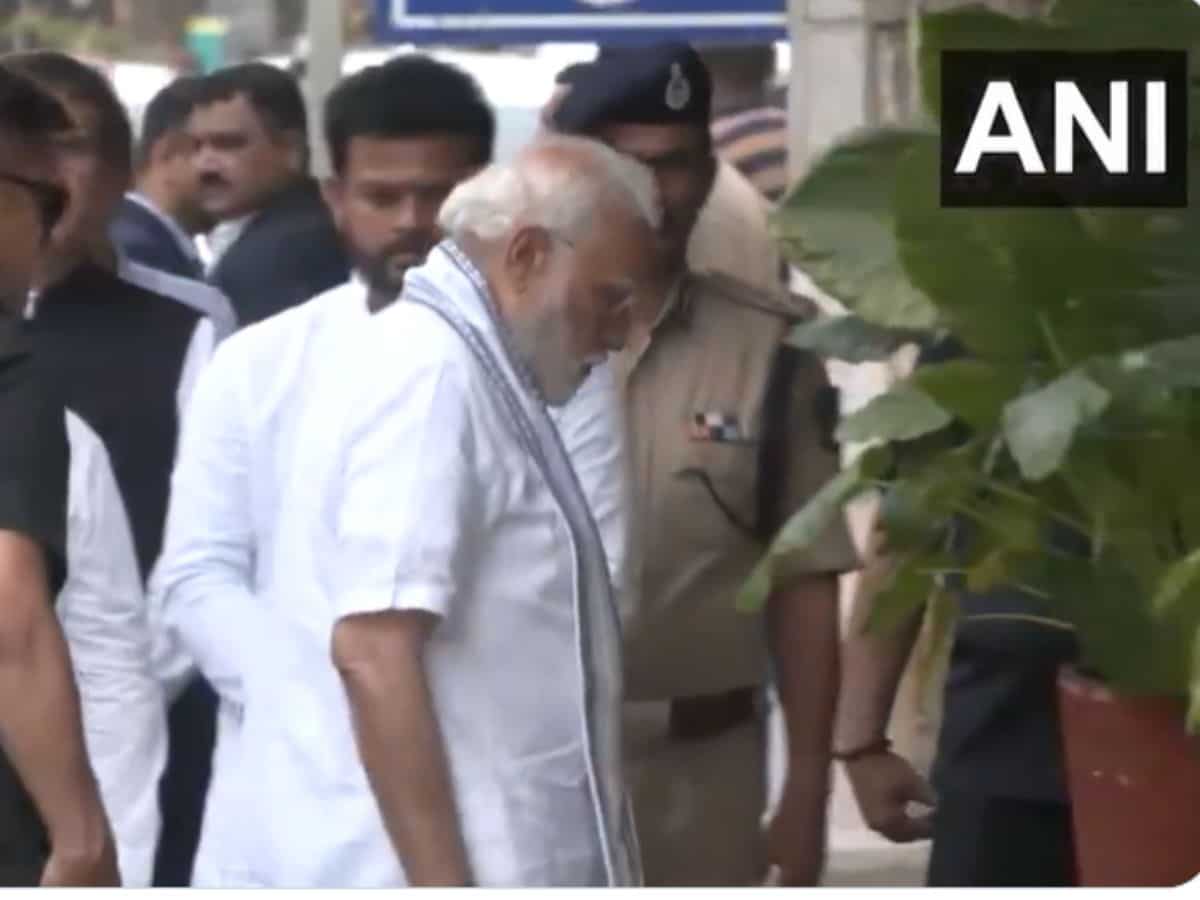 Ahemdabad Plane Crash: अहमदाबाद पहुंचकर पीएम मोदी ने किया घटनास्‍थल का दौरा, घायलों से की मुलाकात