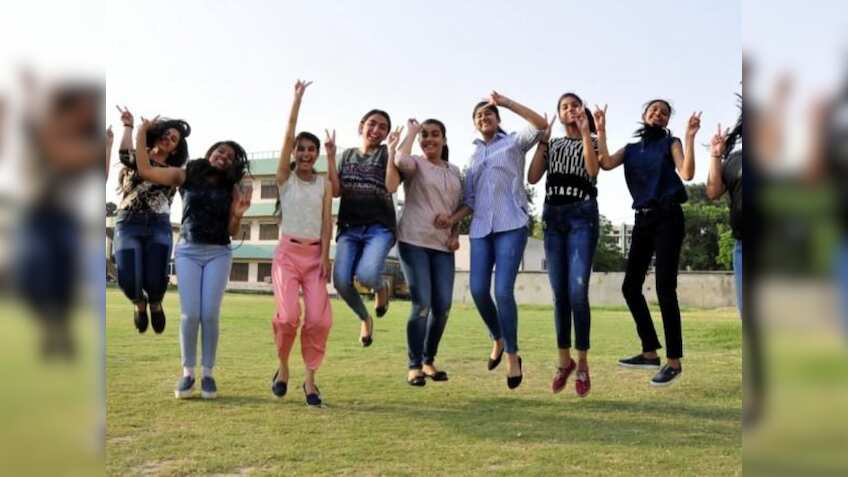 NEET 2025 Result: जारी हुआ नीट यूजी रिजल्ट, महेश कुमार ने AIR 1 हासिल किया, अविका अग्रवाल बनीं फीमेल टॉपर