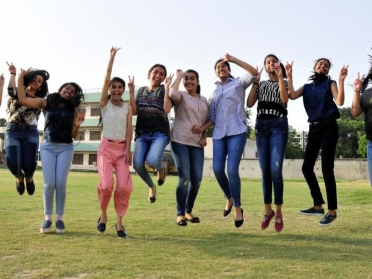 NEET 2025 Result: जारी हुआ नीट यूजी रिजल्ट, महेश कुमार ने AIR 1 हासिल किया, अविका अग्रवाल बनीं फीमेल टॉपर
