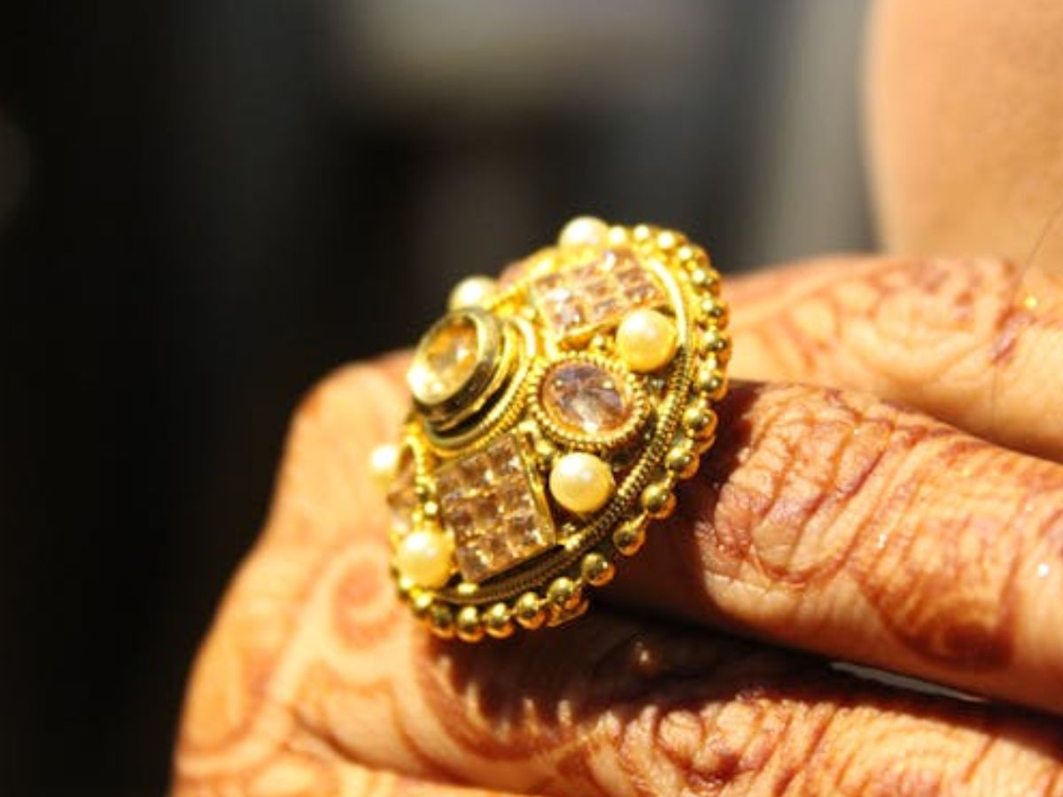 सोने-चांदी की चमक बढ़ी! हफ्तेभर में ₹1,900 महंगा हुआ Gold, चांदी ₹1.06 लाख के पार