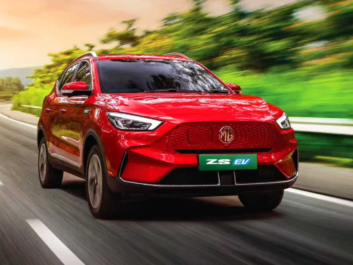 ऐसा ऑफर फिर कहां मिलेगा! इस EV कार पर ₹4.44 लाख तक का डिस्काउंट, 6 साल पूरे होने पर कंपनी का बड़ा ऐलान 