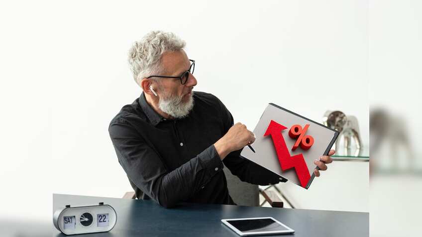 SBI, HDFC और ICICI समेत इन 7 बैंकों ने की Savings Account के ब्याज में कटौती, जानिए अब कितना मिलेगा Interest