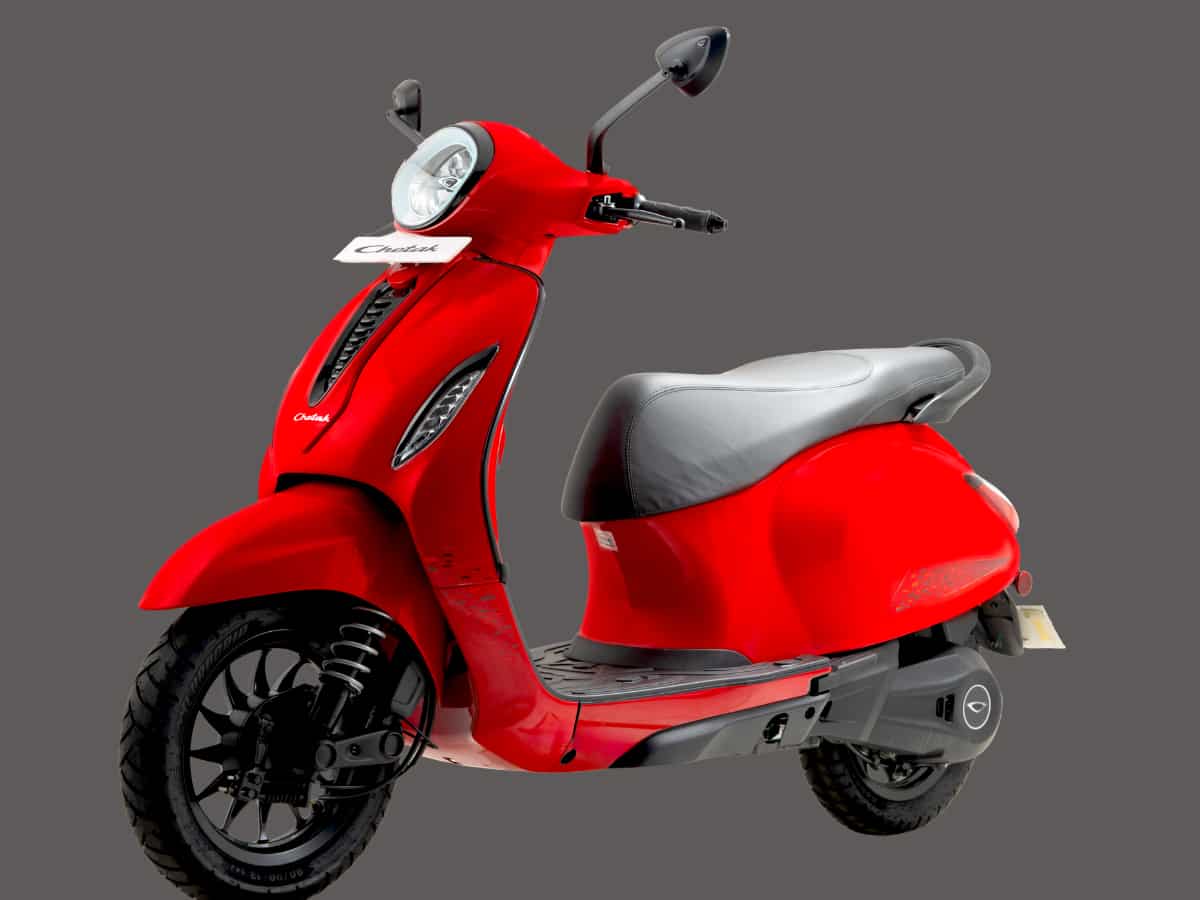 OLA-Ather को अब मिलेगी कड़ी टक्कर! Bajaj का नया किफायती इलेक्ट्रिक स्कूटर, बेहतरीन फीचर्स और बड़ा बूटस्पेस