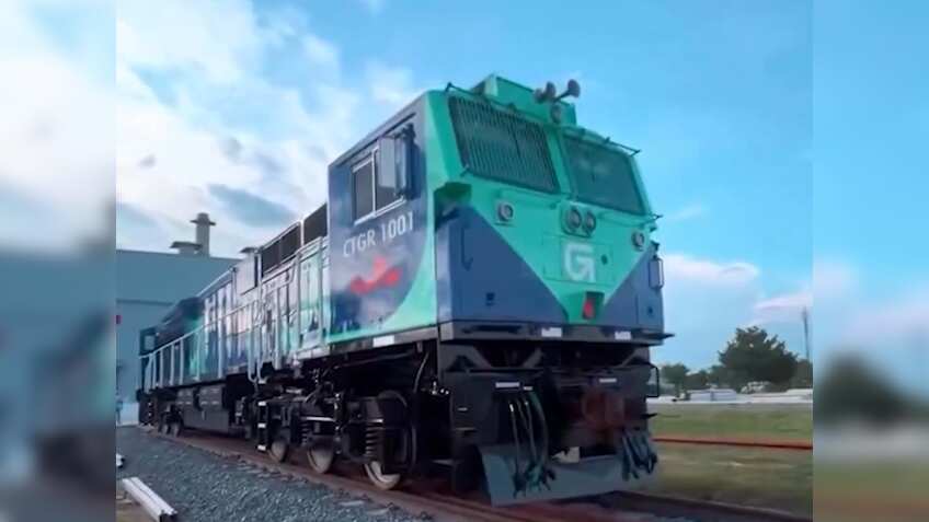 भारतीय रेलवे की बड़ी छलांग! अफ्रीकी देशों में दौड़ेंगे बिहार में बने इंजन, PM Modi ने हरी झंडी दिखाकर किया रवाना