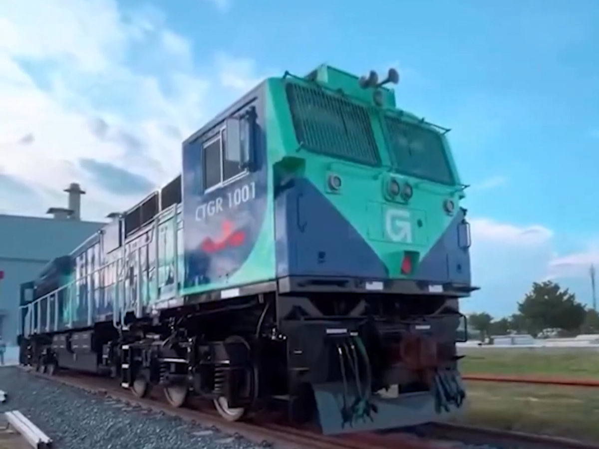 भारतीय रेलवे की बड़ी छलांग! अफ्रीकी देशों में दौड़ेंगे बिहार में बने इंजन, PM Modi ने हरी झंडी दिखाकर किया रवाना