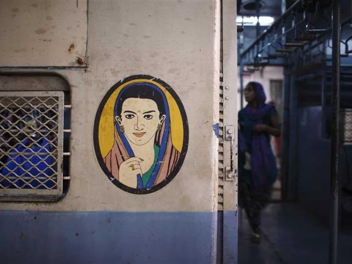 भारत की हर महिला को पता होने चाहिए उनके ये अधिकार! राजधानी से दूरंतो तक... सभी ट्रेनों में रिजर्व होती हैं इतनी सीट