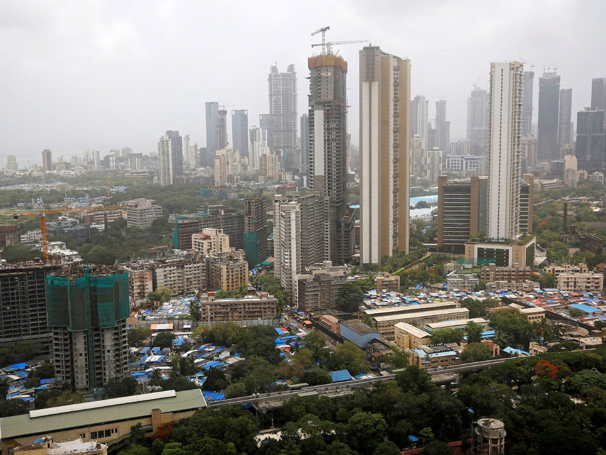 19% बिक्री घटी, नए प्रोजेक्ट्स थमे, घरों की कीमत घटने का आ गया है वक्त? घर खरीदार गायब