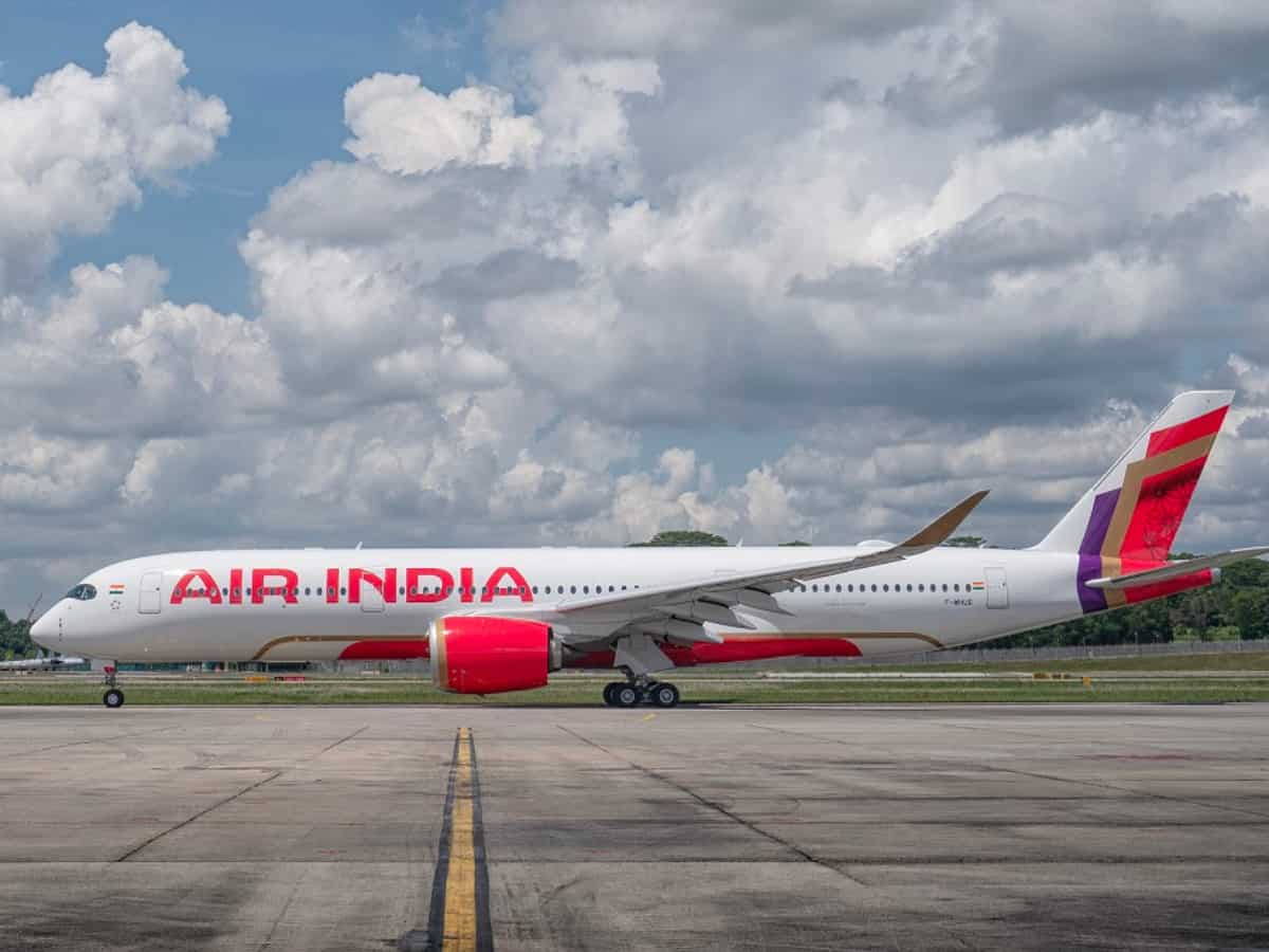 फिर मुश्किल में Air India! लंदन से मुंबई आ रही फ्लाइट में बीमार पड़े पैसेंजर्स और केबिन क्रू