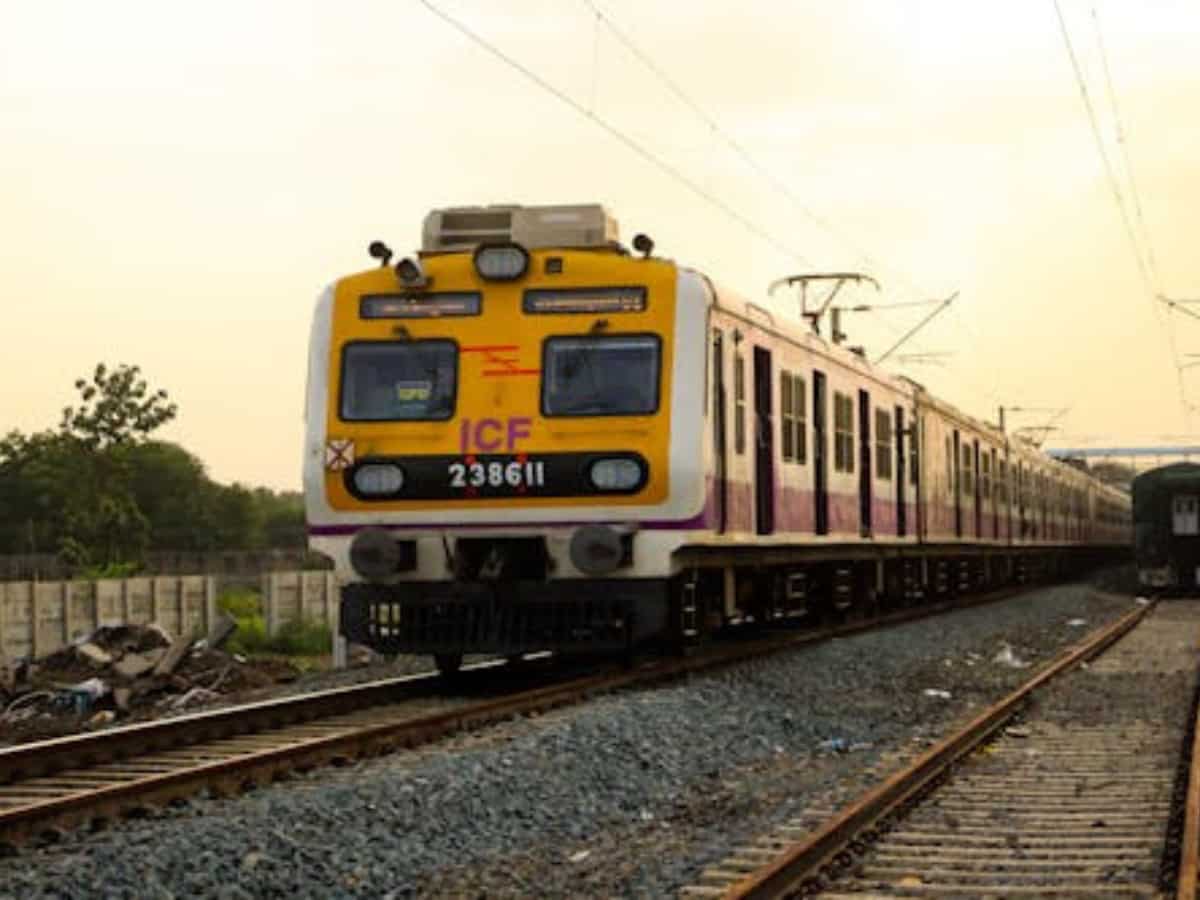 बिना टिकट न करें सफर