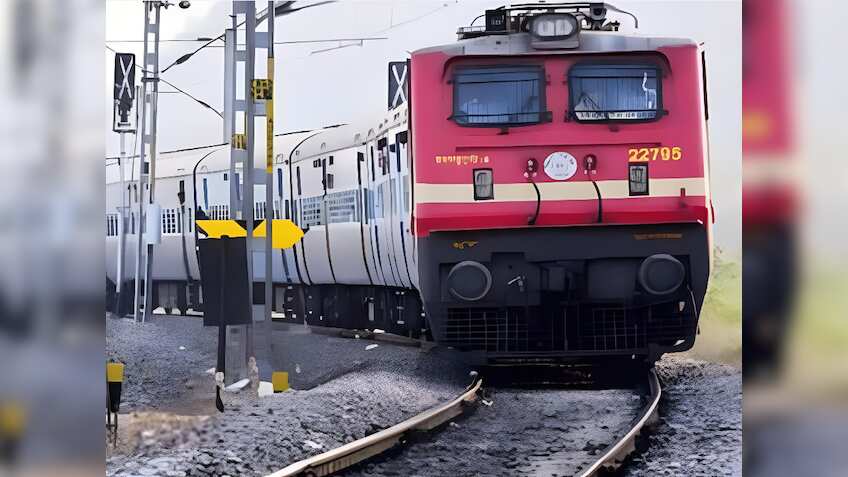 कल से रेलवे बढ़ा देगा किराया, जारी हुआ नोटिफिकेशन, जानिए आपके रूट की ट्रेन का टिकट कितना होगा महंगा!