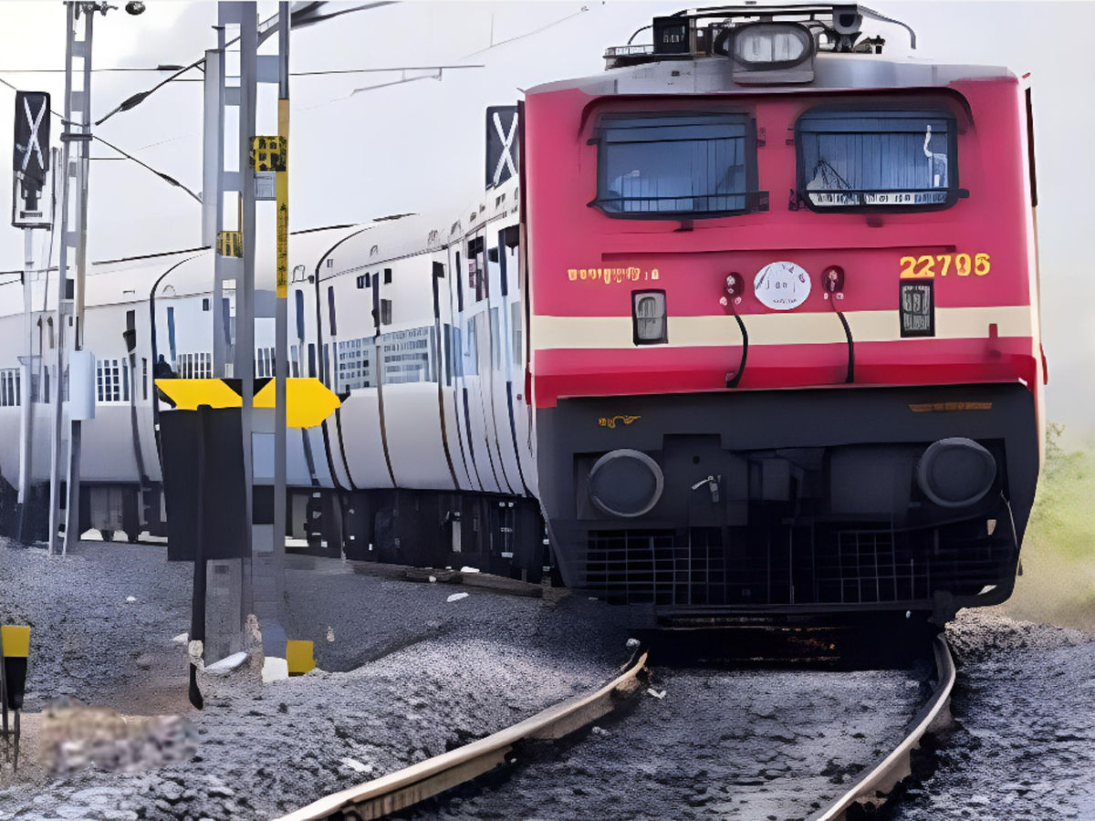 कल से रेलवे बढ़ा देगा किराया, जारी हुआ नोटिफिकेशन, जानिए आपके रूट की ट्रेन का टिकट कितना होगा महंगा!