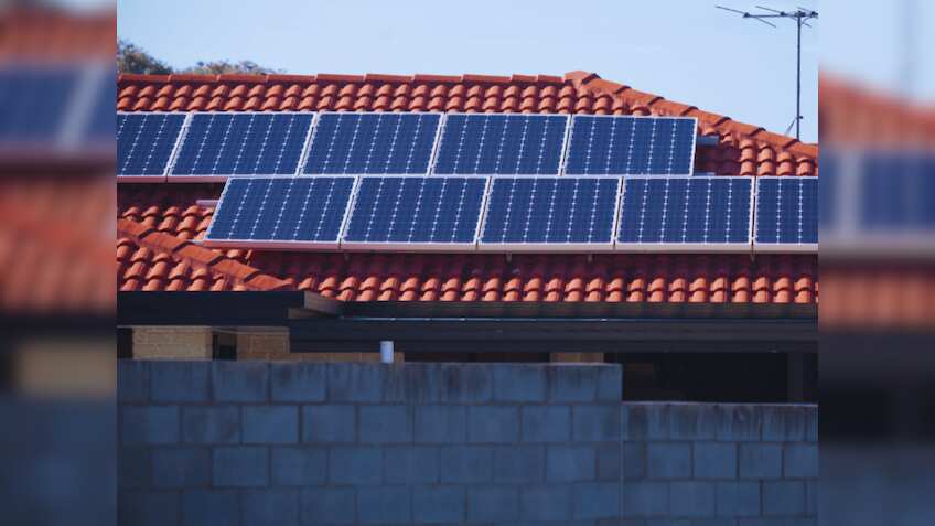 खुशखबरी! एसबीआई की मदद से बढ़ेगी रिन्यूएबल एनर्जी, 40 लाख घरों की बिजली की जरूरत होगी पूरी