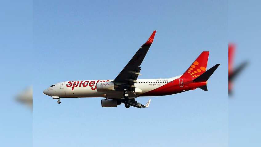 SpiceJet की पुणे जा रही फ्लाइट में हंगामा, बीच हवा में ढीली हो गई विमान की विंडो, एयरलाइन ने दी सफाई