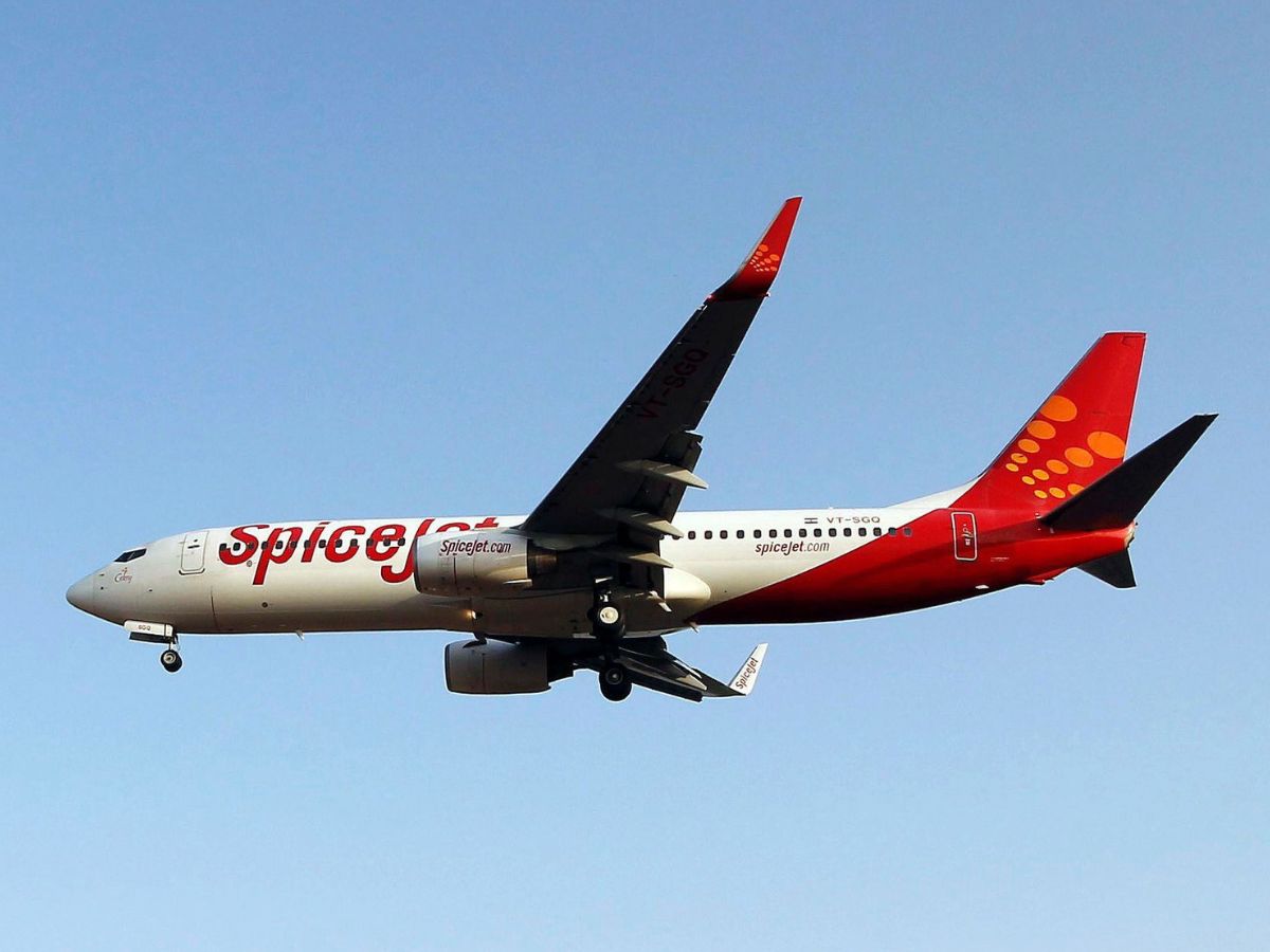 SpiceJet की पुणे जा रही फ्लाइट में हंगामा, बीच हवा में ढीली हो गई विमान की विंडो, एयरलाइन ने दी सफाई