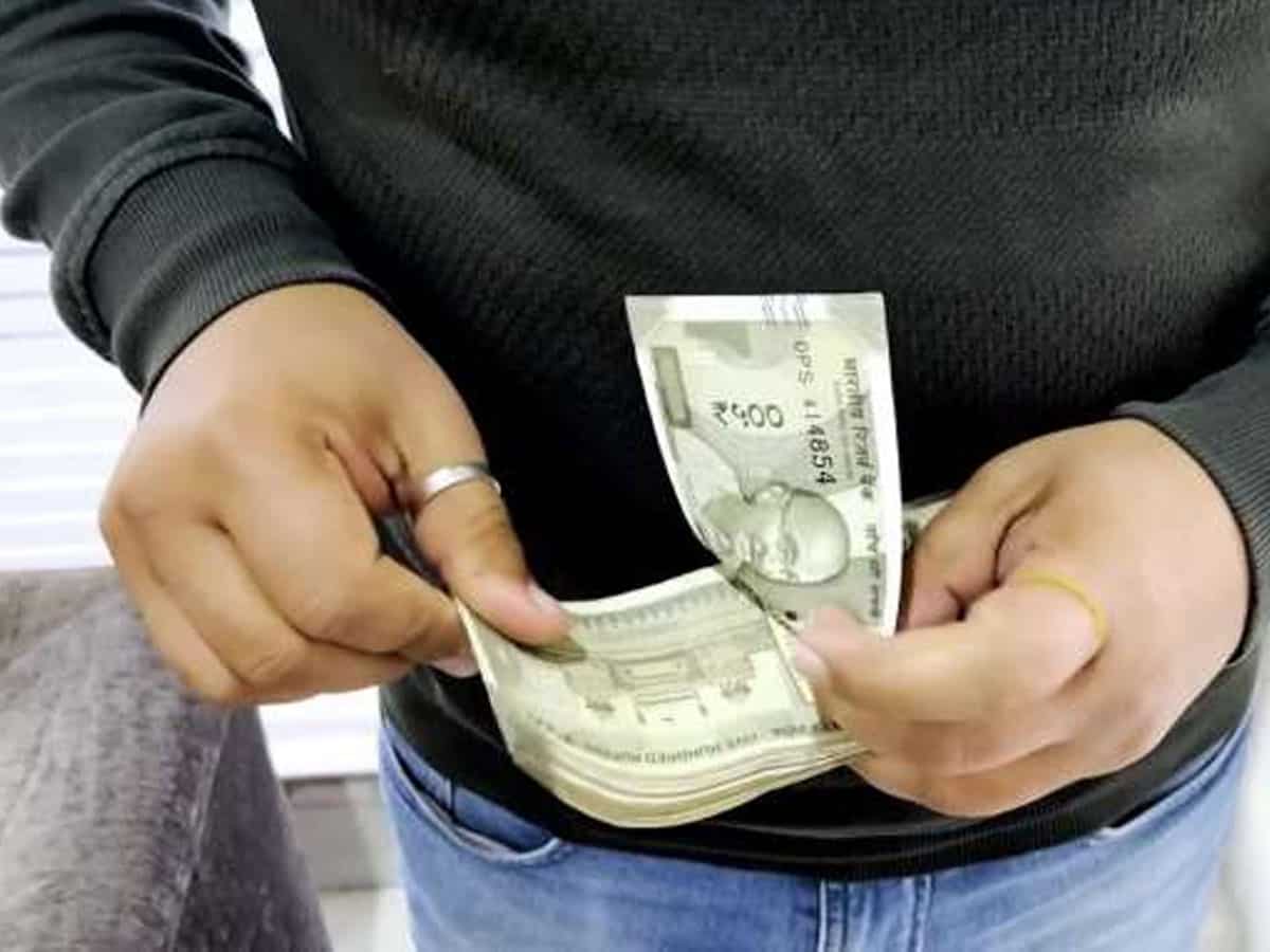 बैंक खातों पर नजर