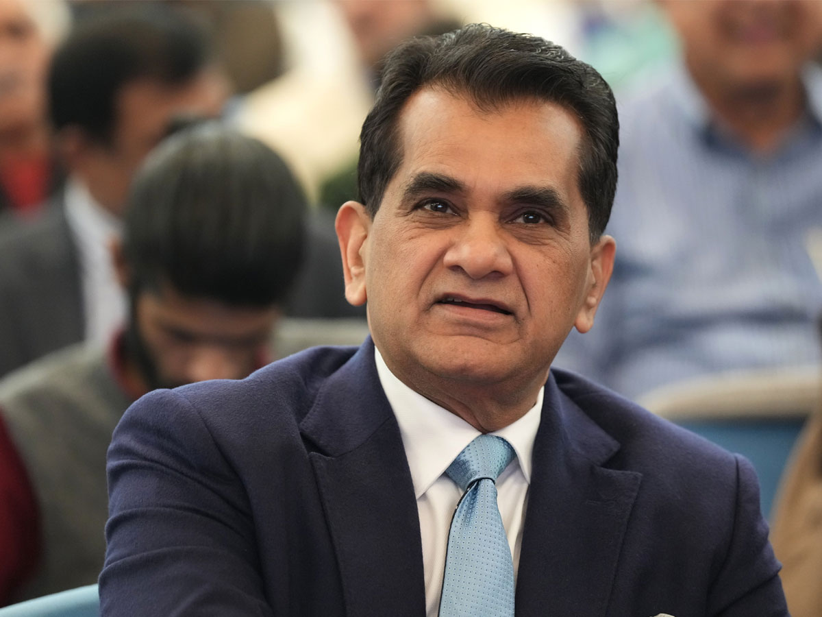 Indigo के बोर्ड में नीति आयोग के पूर्व CEO की एंट्री, अमिताभ कांत को मिली ये बड़ी जिम्मेदारी, शेयर पर रखें नजर