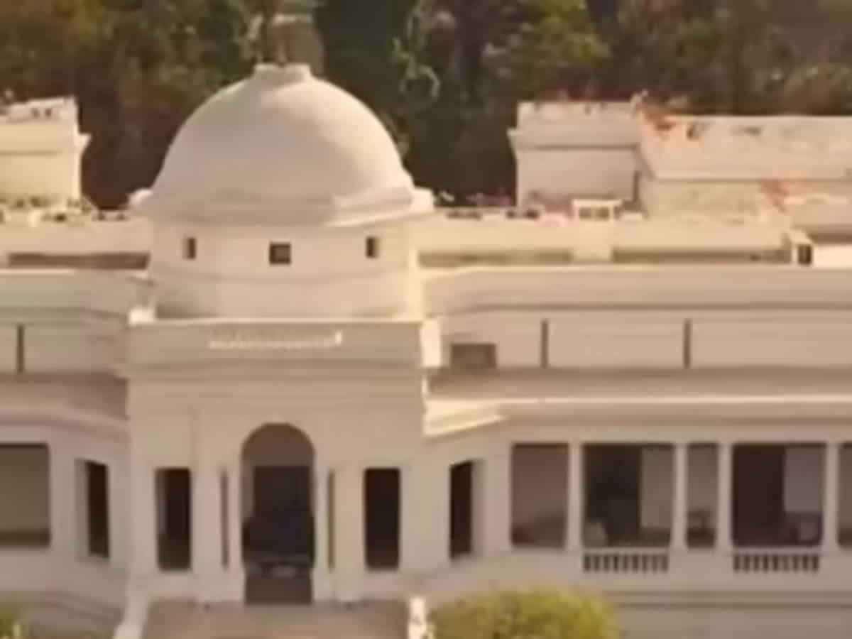 पाकिस्तान चली गई आबिदा खान