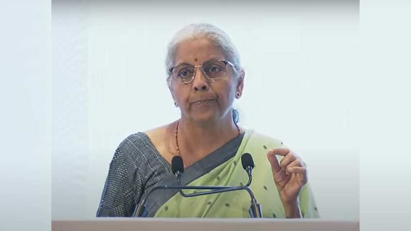 NBFC की लोन वसूली पर निर्मला सीतारमण ने जताई नाराजगी, कहा- इंसानियत के दायरे में होनी चाहिए रिकवरी
