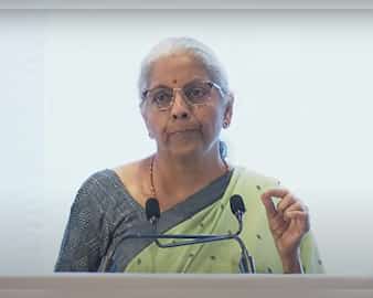 NBFC की लोन वसूली पर निर्मला सीतारमण ने जताई नाराजगी, कहा- इंसानियत के दायरे में होनी चाहिए रिकवरी