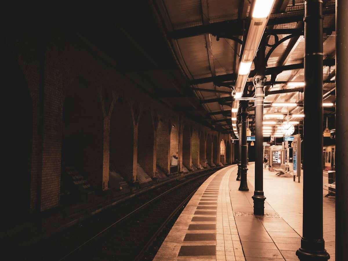 बुरे फंसोगे... अगर रात के सफर में गलती से भी कर दिया ये काम, ट्रेन में पकड़े गए तो हो जाएंगे परेशान