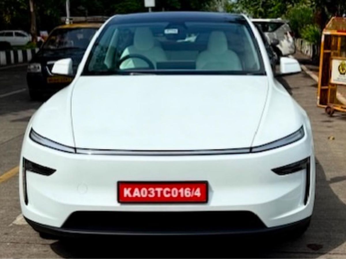 शोरूम के उद्घाटन से पहले सड़कों पर दिखी Tesla Model Y इलेक्ट्रिक कार, अगस्त से शुरू हो सकती है डिलीवरी