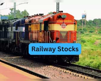 सालभर से पोर्टफोलियो को लाल कर रहा ये Railway Stock,बाजार खुलते ही हलचल तय, कंपनी ने किया 99 साल का बड़ा सौदा!