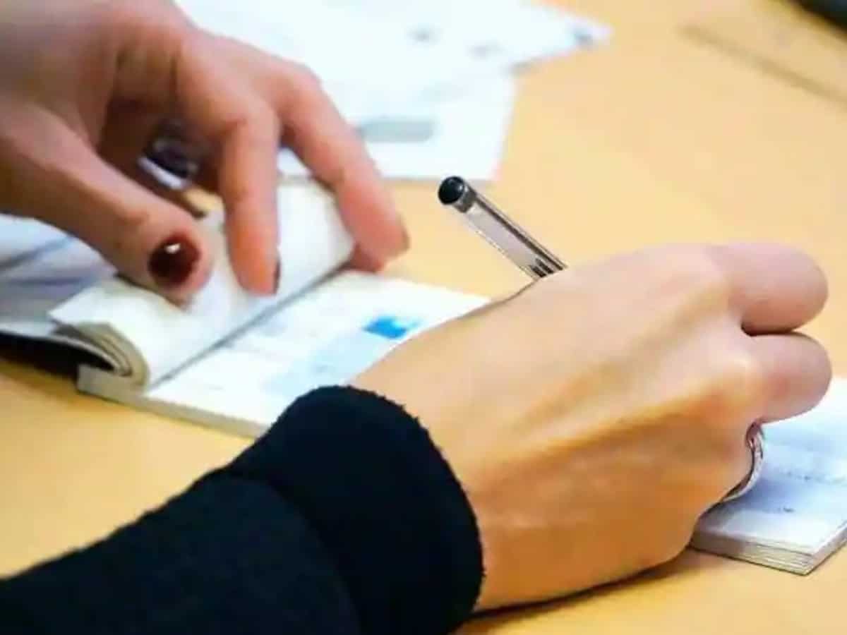 अंक और शब्दों में रकम में अंतर न हो