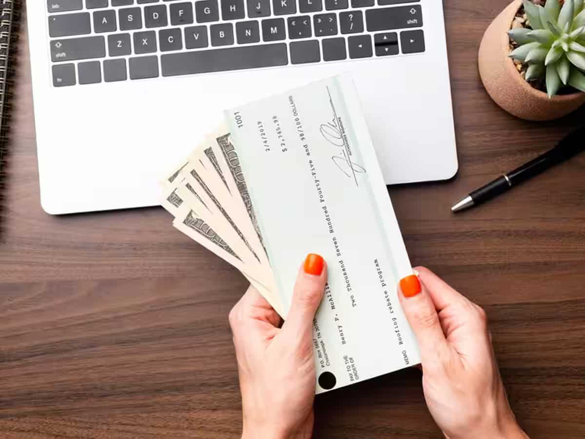 चेक की माइक्रो लाइनिंग और IFSC कोड को न छेड़ें